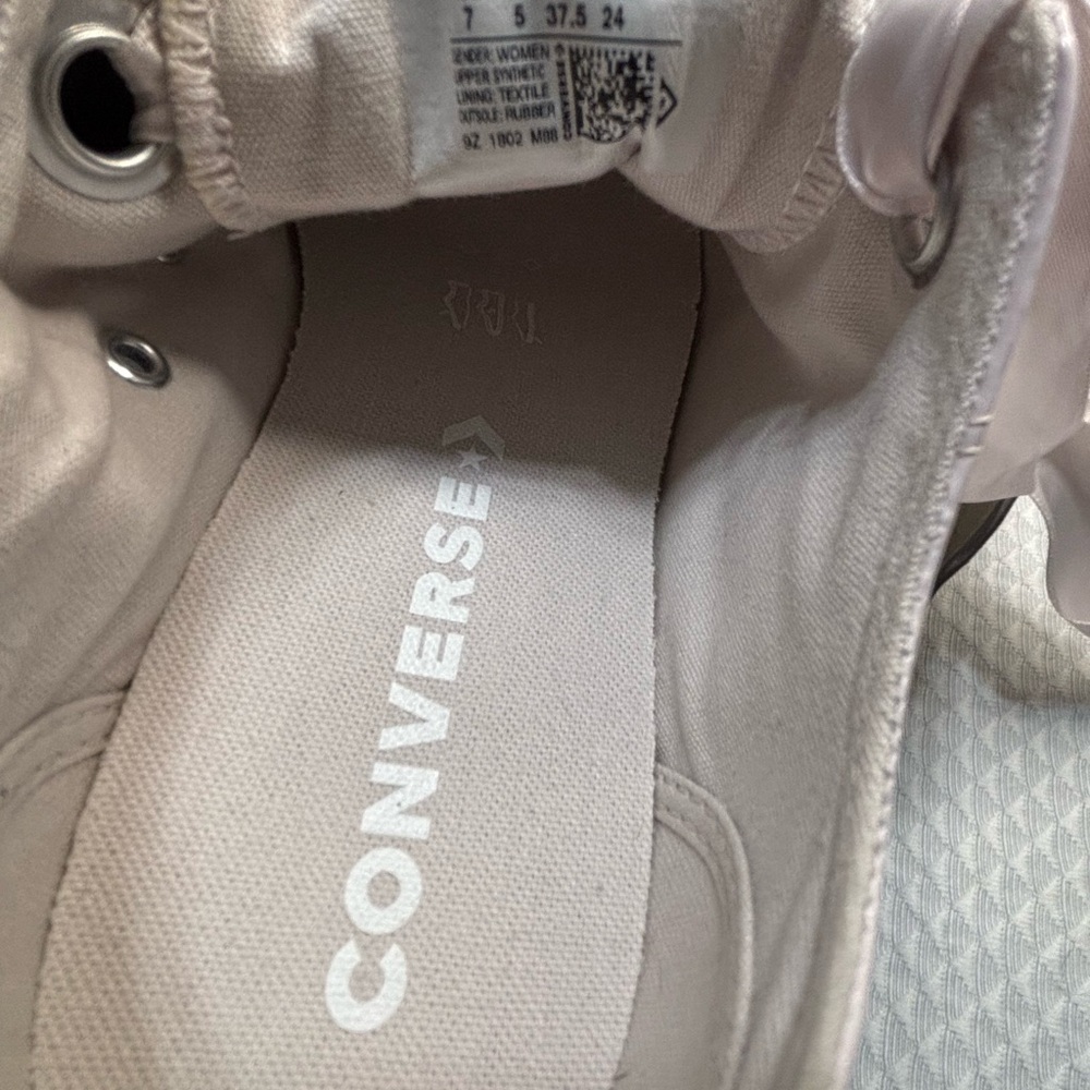 Pink Converse - Picture 2 of 10
